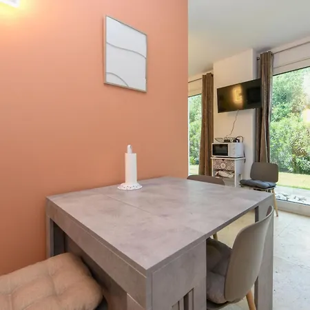 Eric Du Near With Pool & Parkingfree 아파트