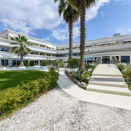 Eric Du Near With Pool & Parkingfree 아파트