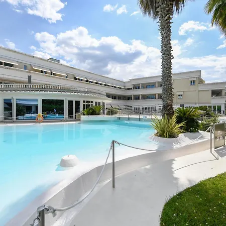 Eric Du Near With Pool & Parkingfree 아파트